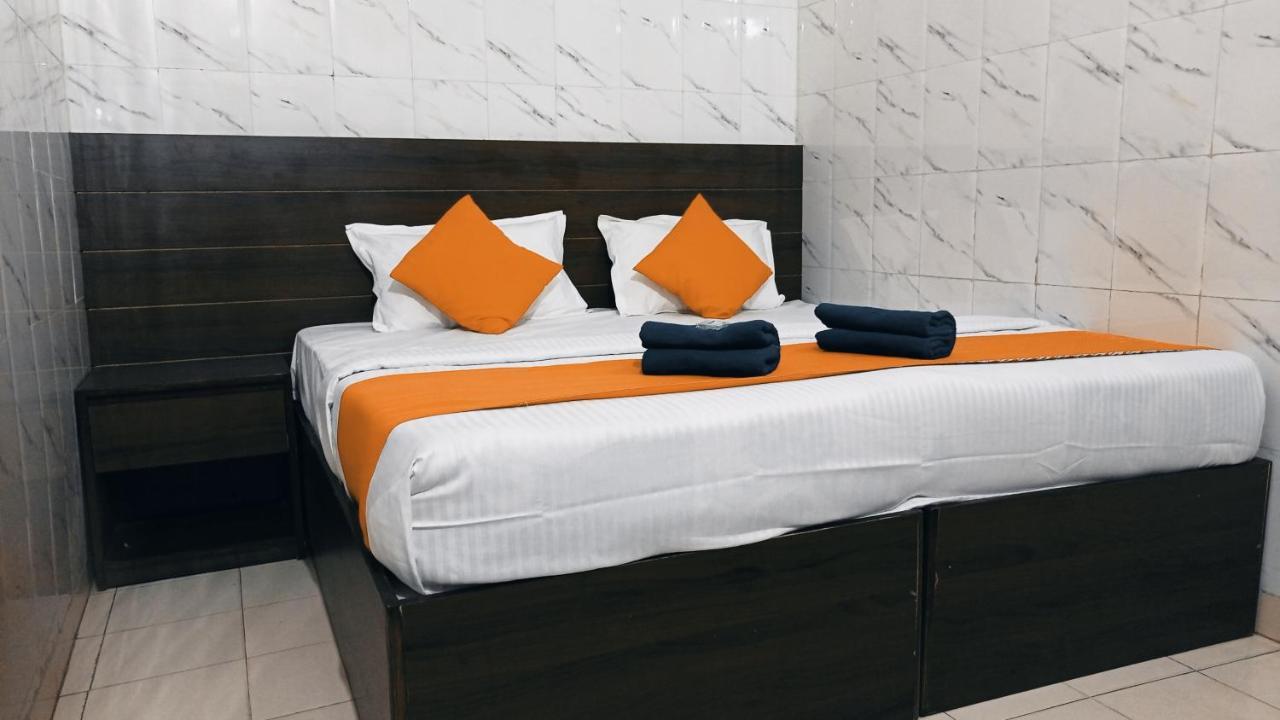 Hotel Om Palace - Couple Friendly & Local Id Accepted 2*