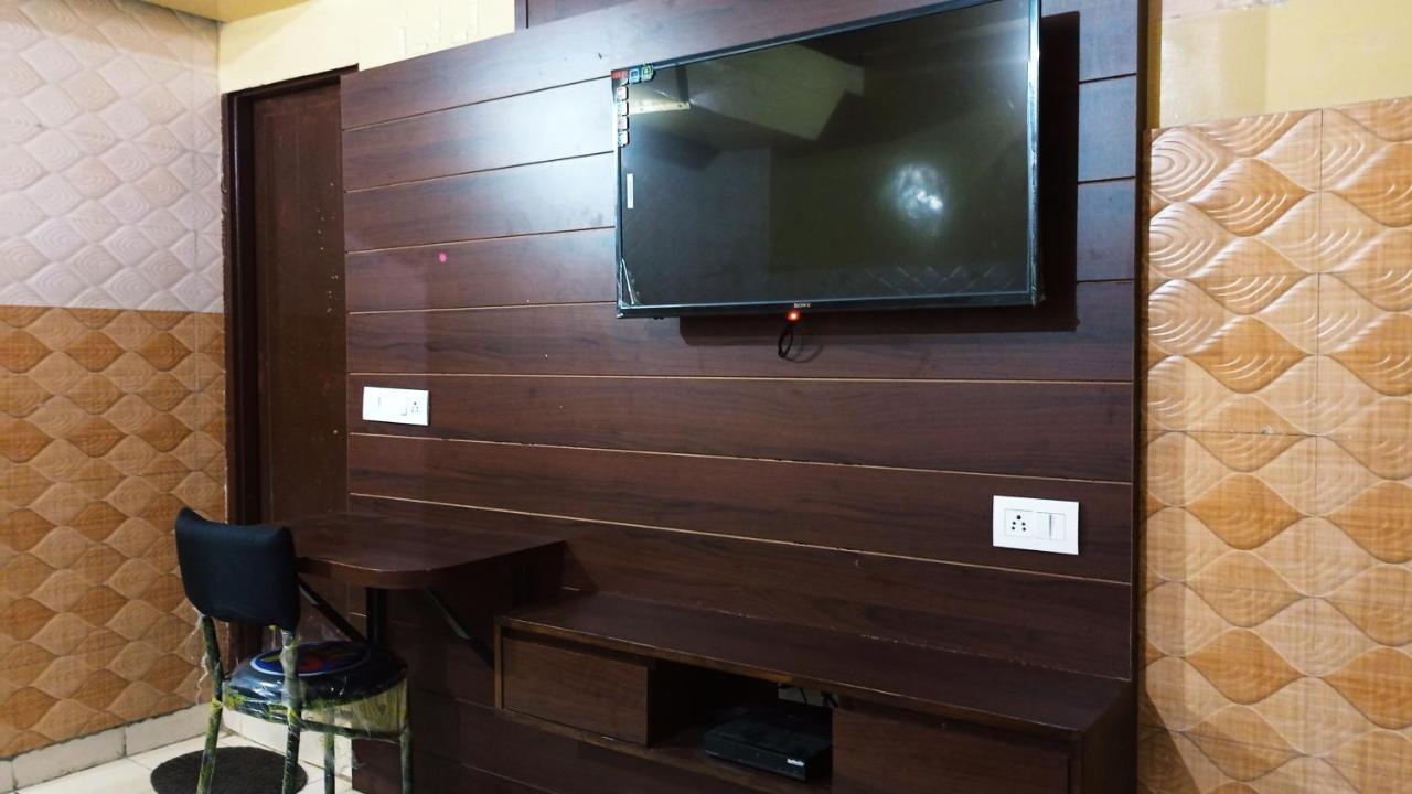 Hotel Om Palace - Couple Friendly & Local Id Accepted Jaipur