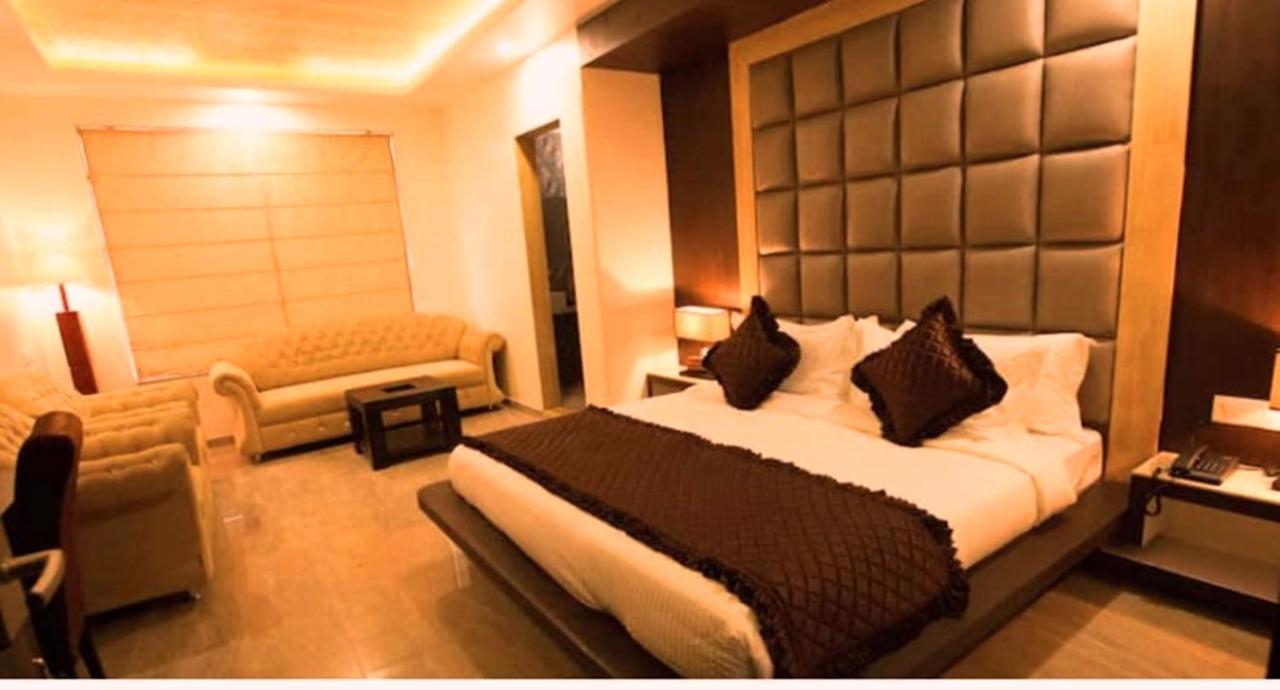 The Grand Majestic 3*