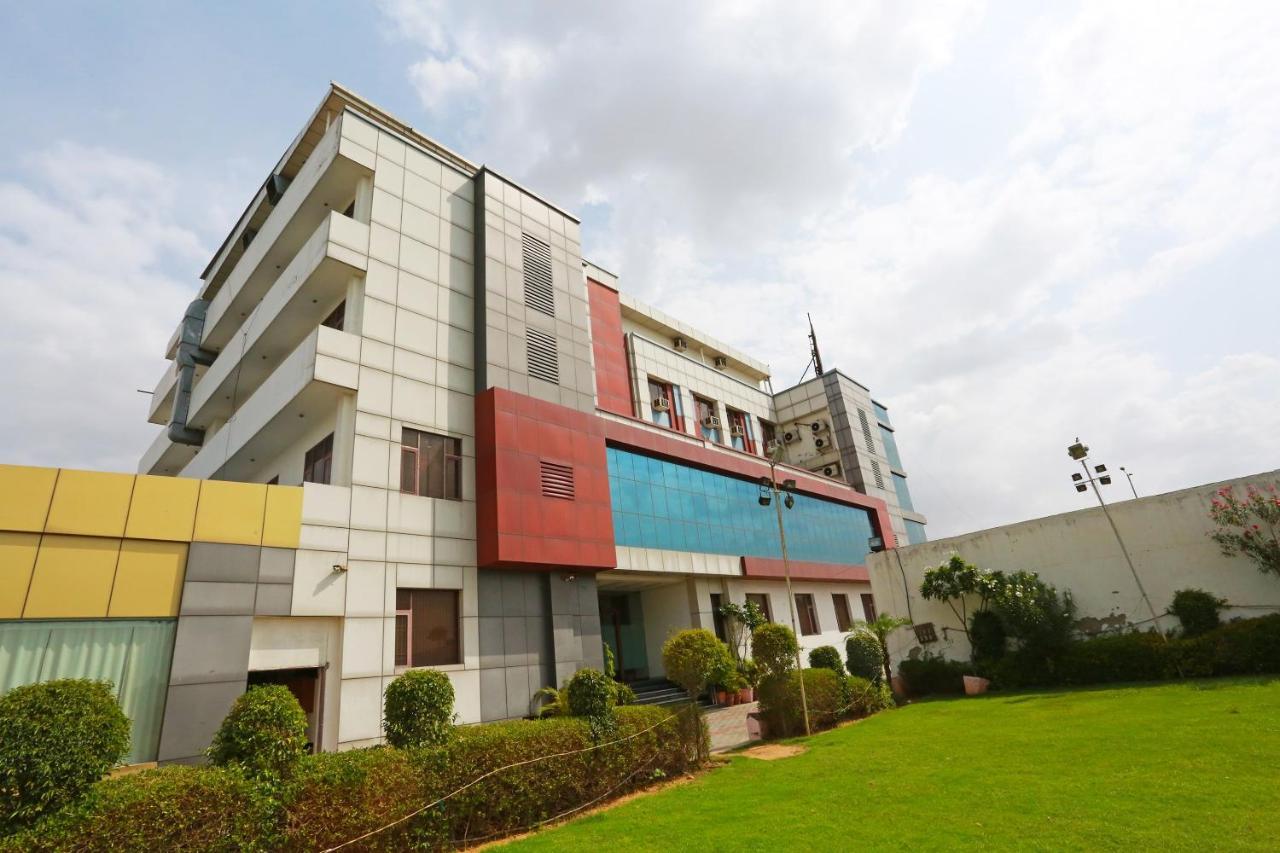 Capital O 2166 Hotel Kmahaveer