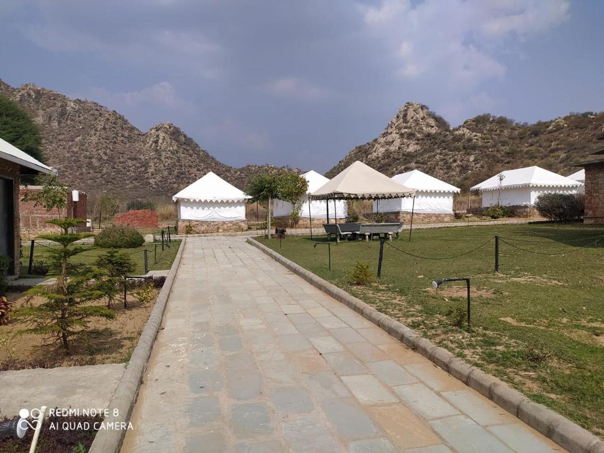 Grass Field Valley Hotel Jaipur