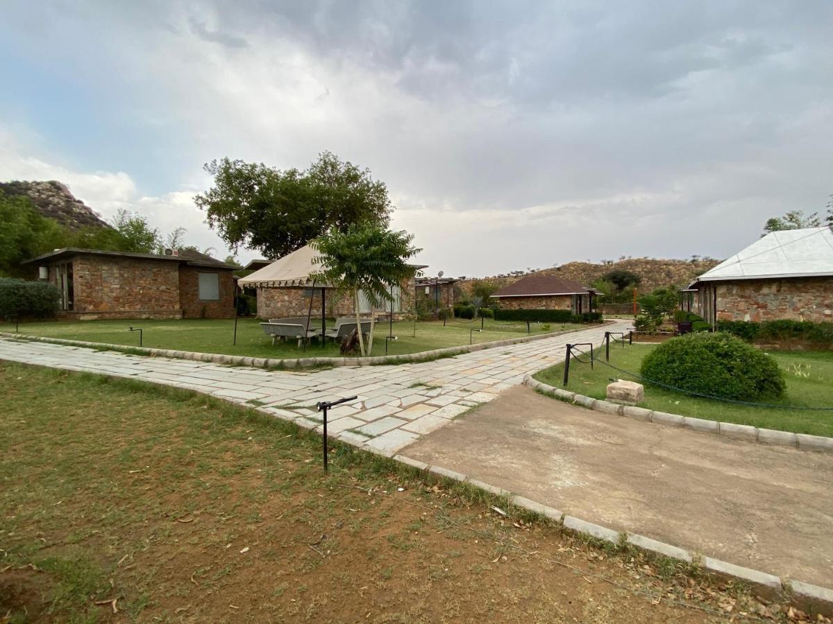 Hotel Grass Field Valley Jaipur