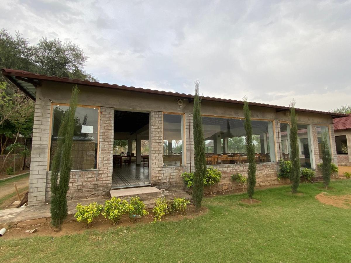 Hotel Grass Field Valley