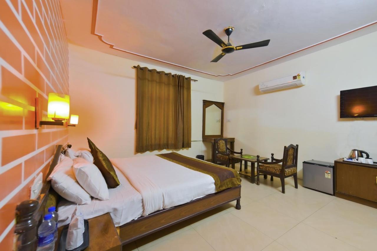 The Byke Grassfield With Outdoor Pool, Shyam Nagar, Resort