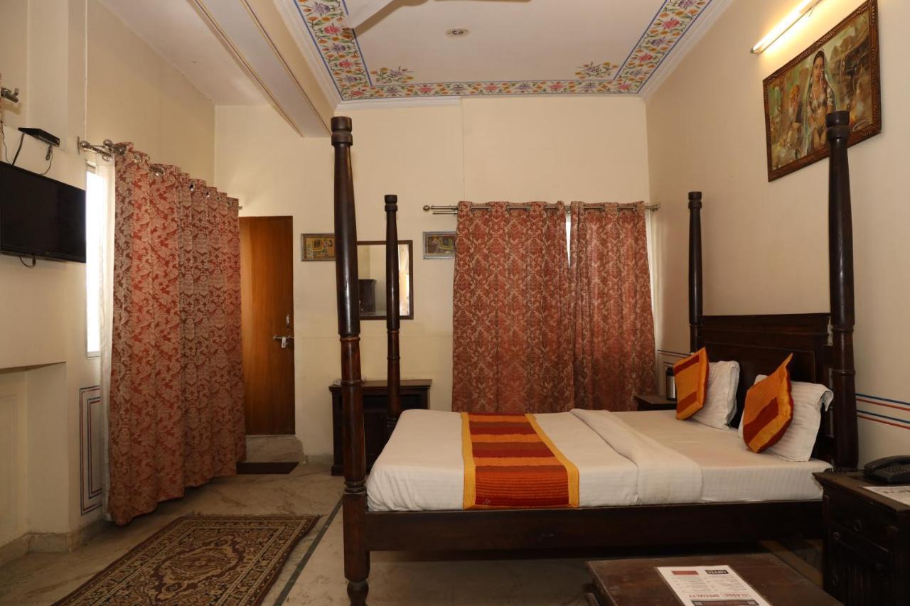 Raghuraj Palace Hotel