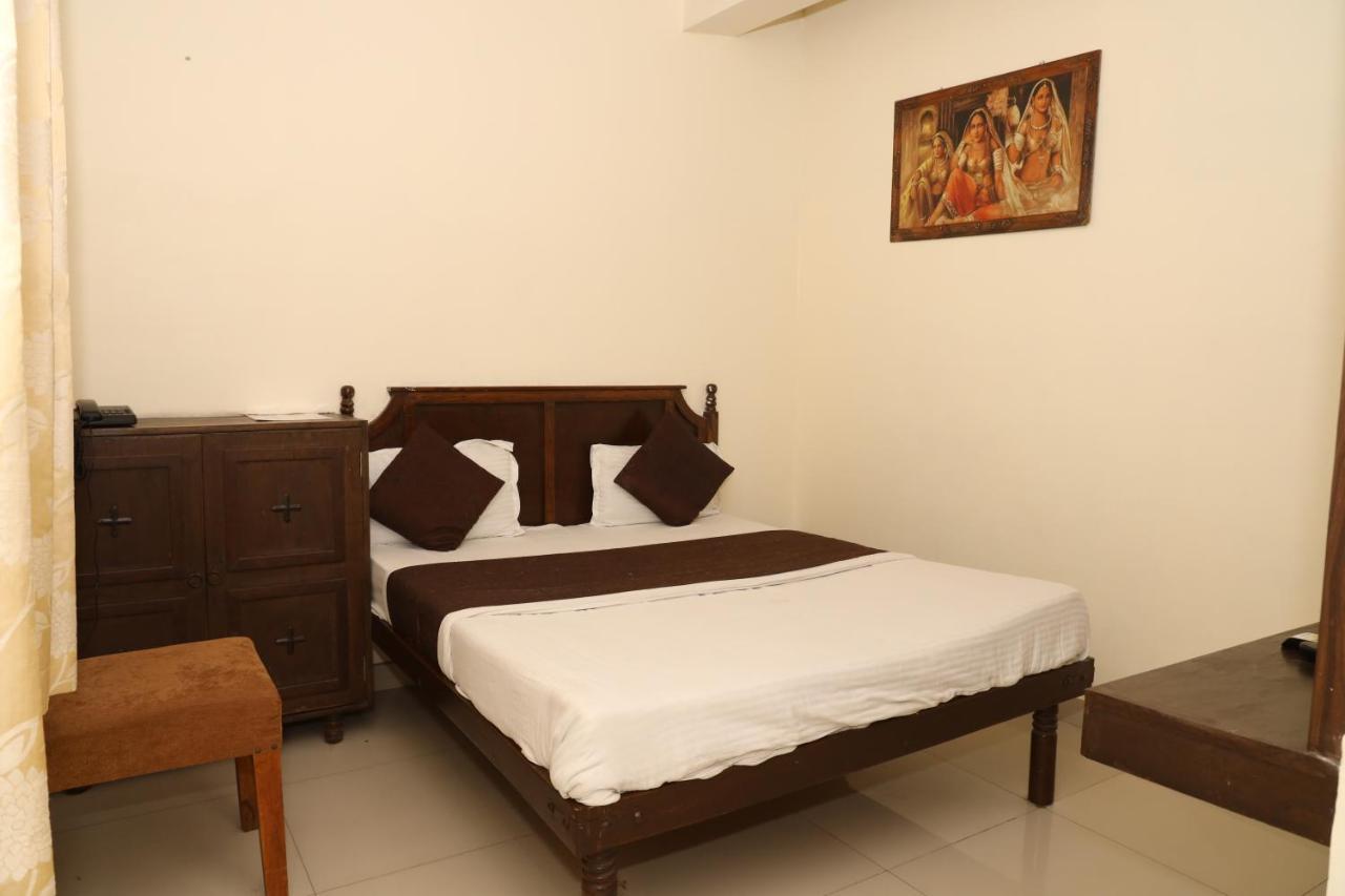 Raghuraj Palace 3*