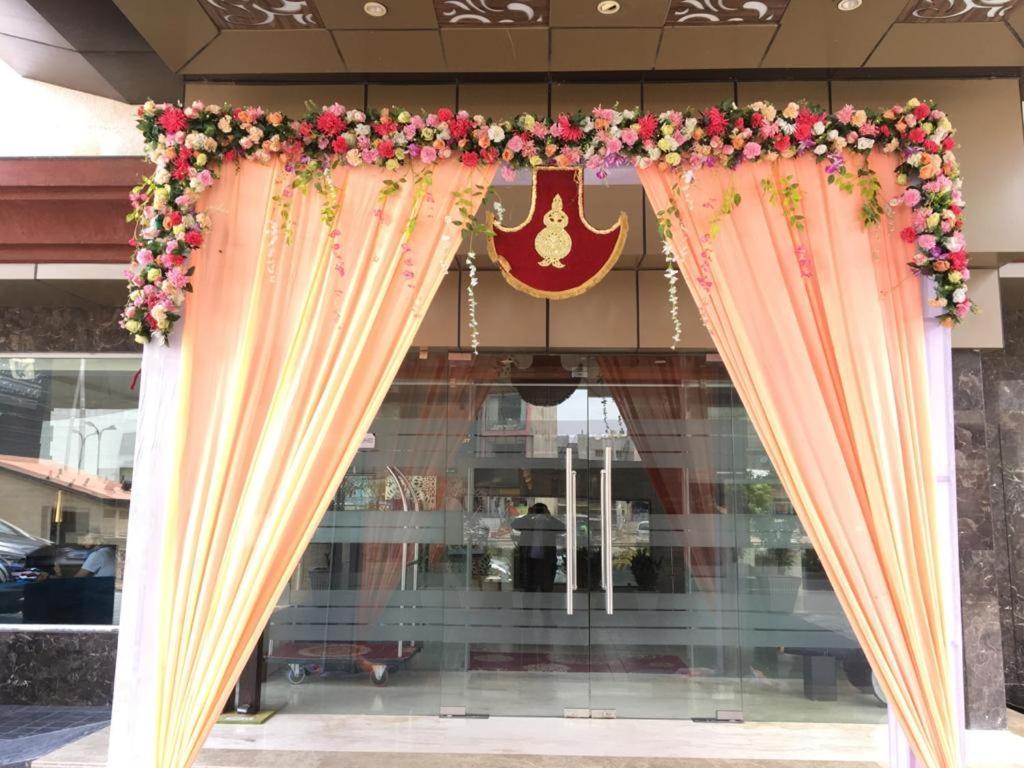 Renest Hotel 4*