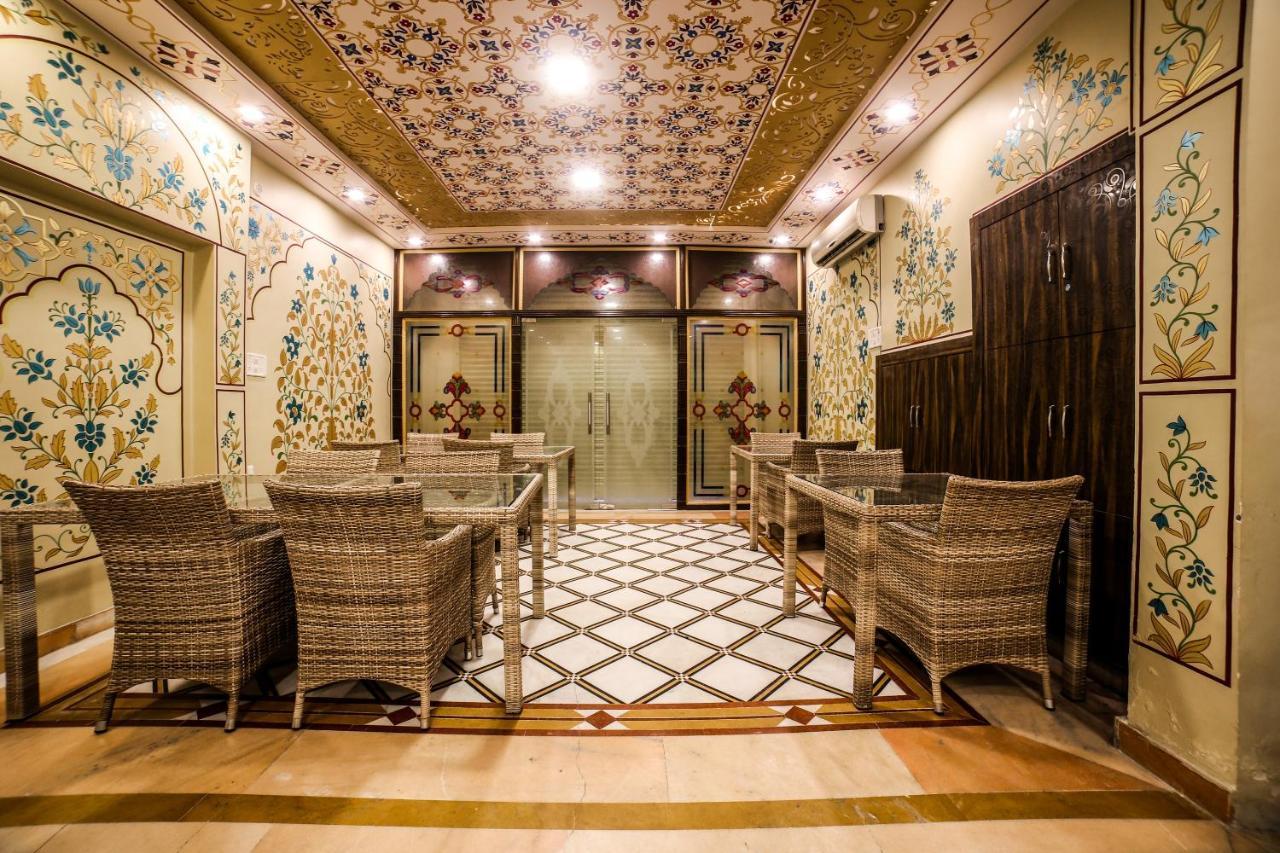 Hotel Collection O 36316 Hotel White Palace