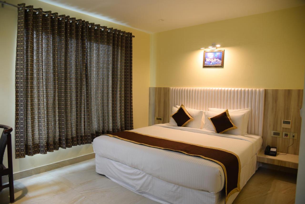 Broadway Hotel