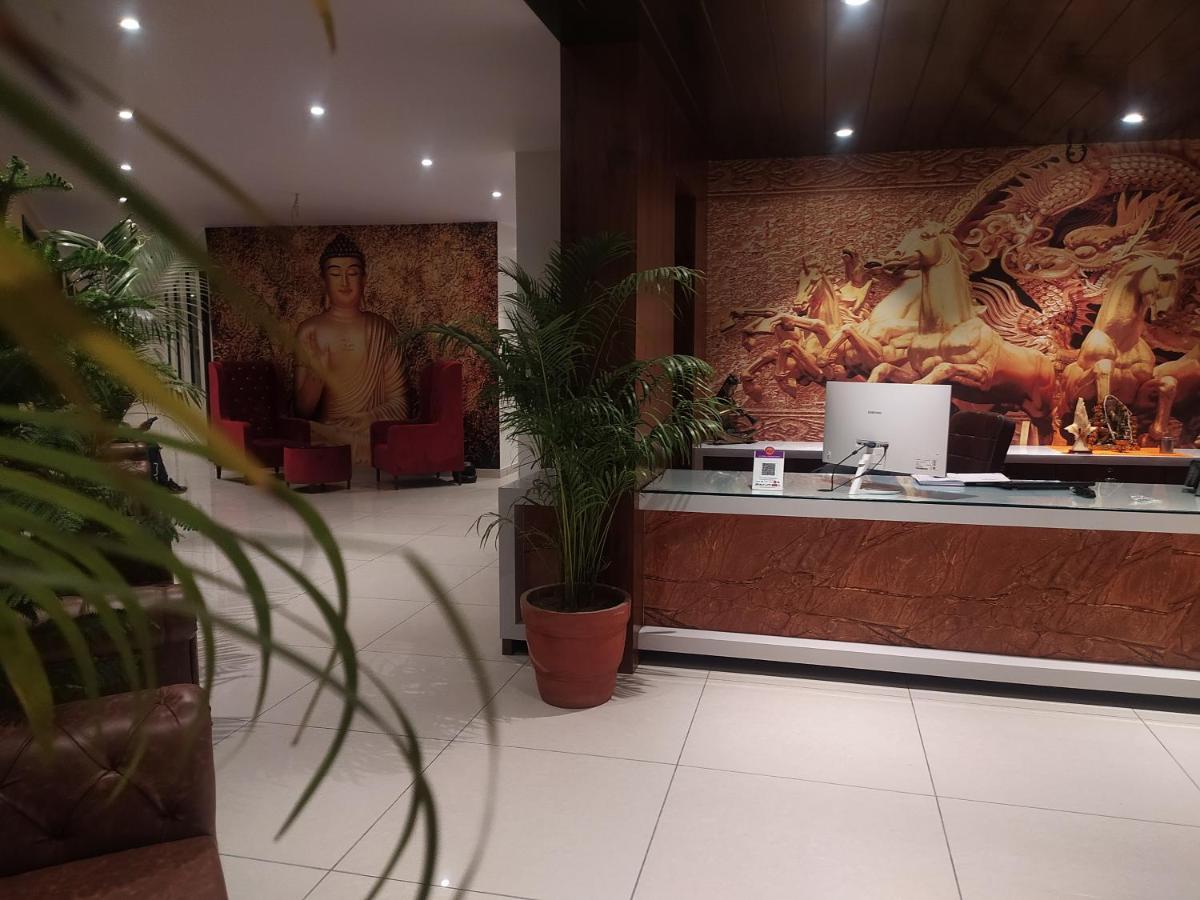 Rajlaxmi - Free Airport Pickup And Drop 4*