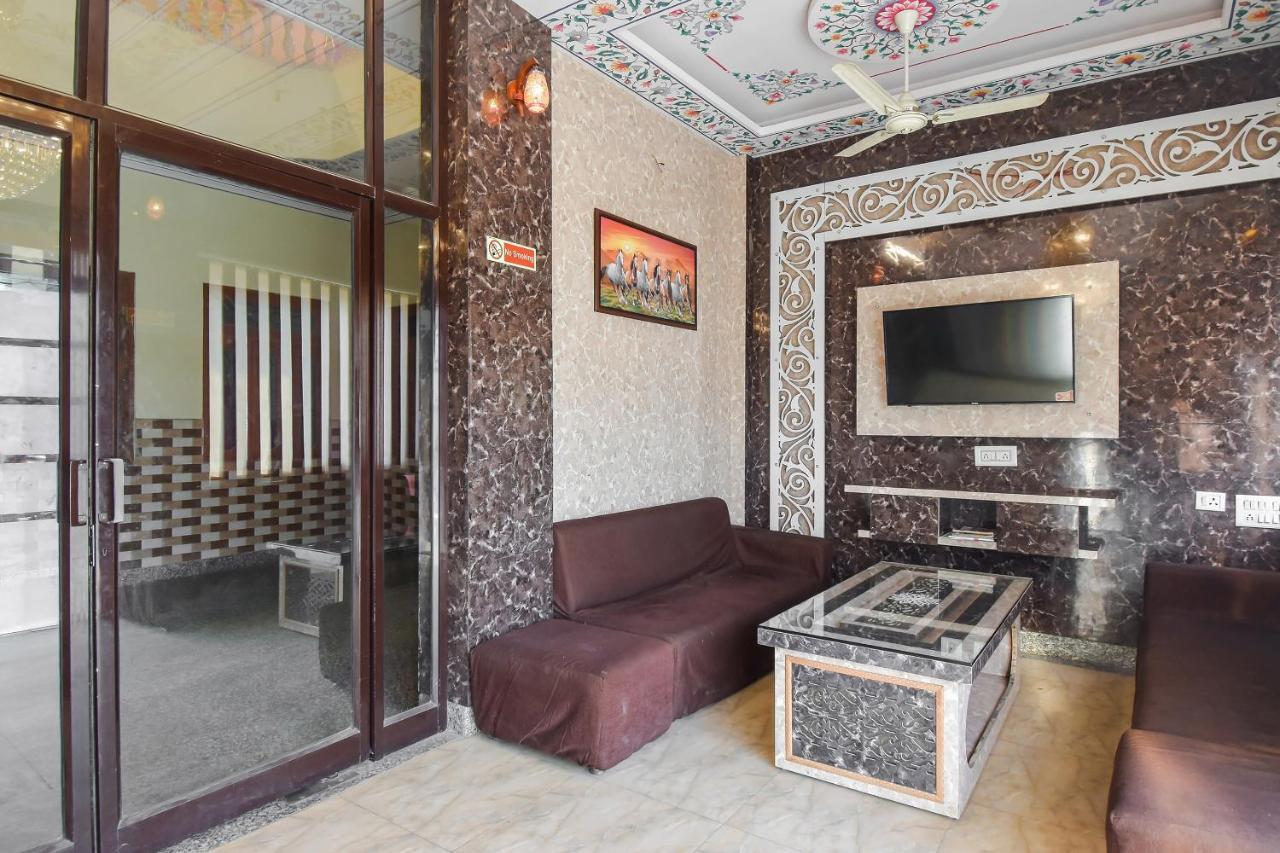 Oyo 11389 Ng Palace Hotel