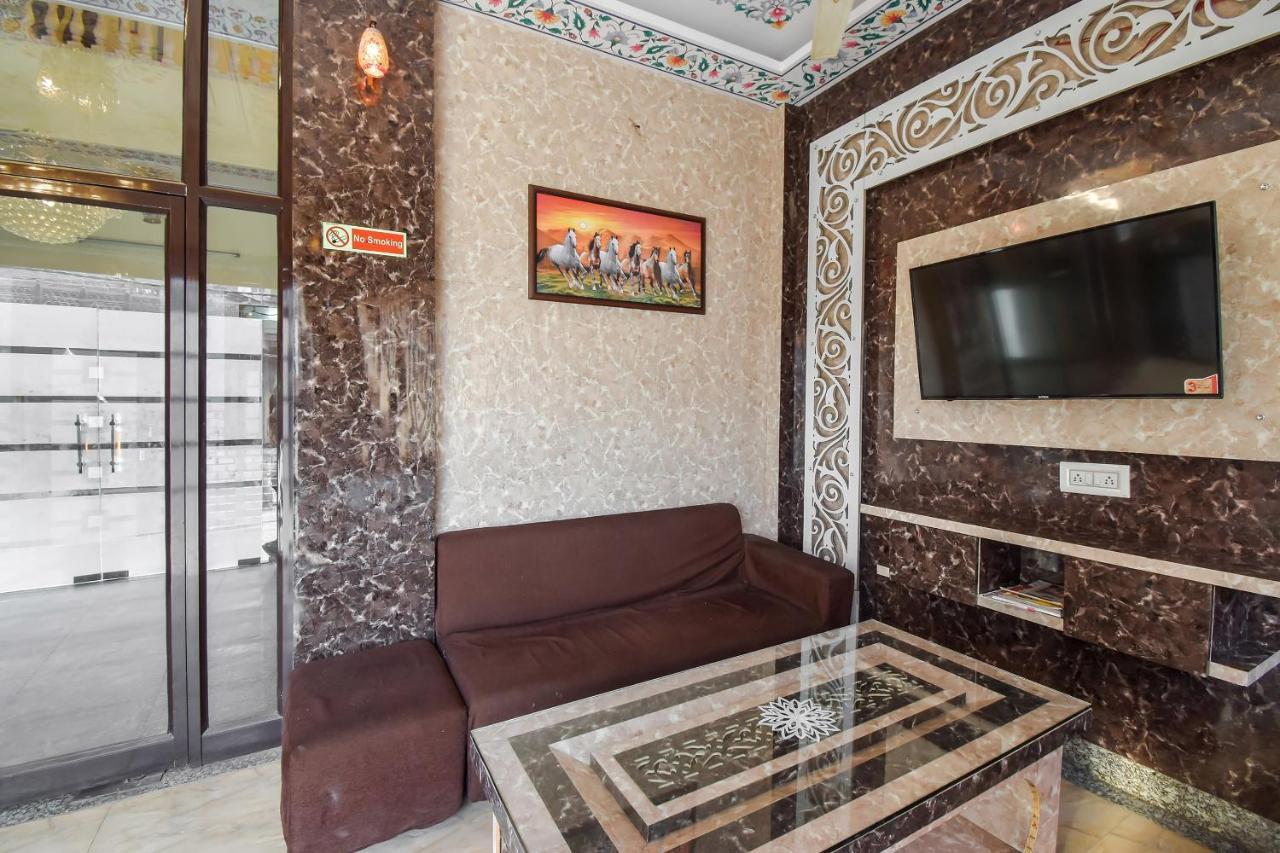 Oyo 11389 Ng Palace Hotel