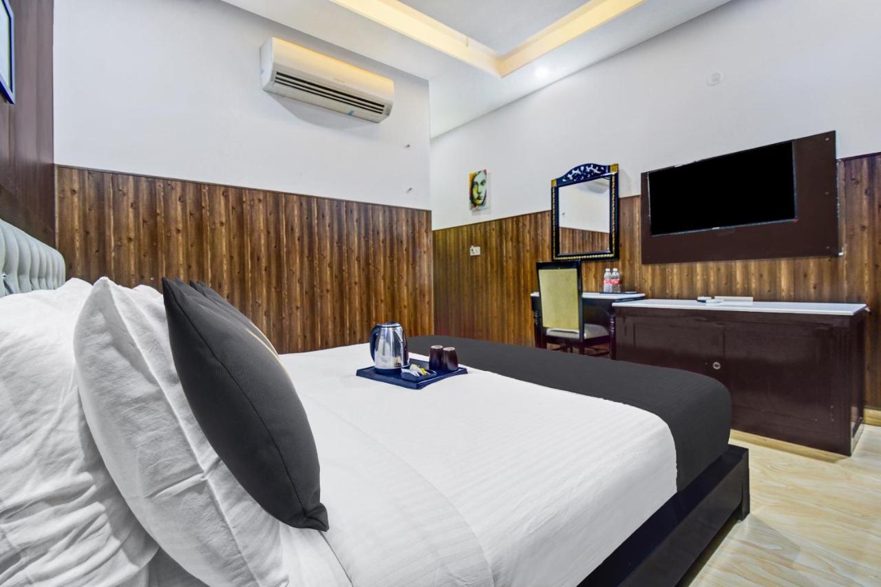 Collection O 44170 Vaishali Plaza 4*