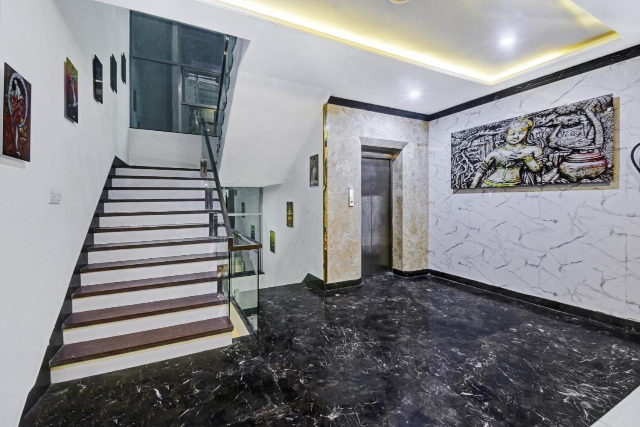 Collection O 44170 Vaishali Plaza 4*