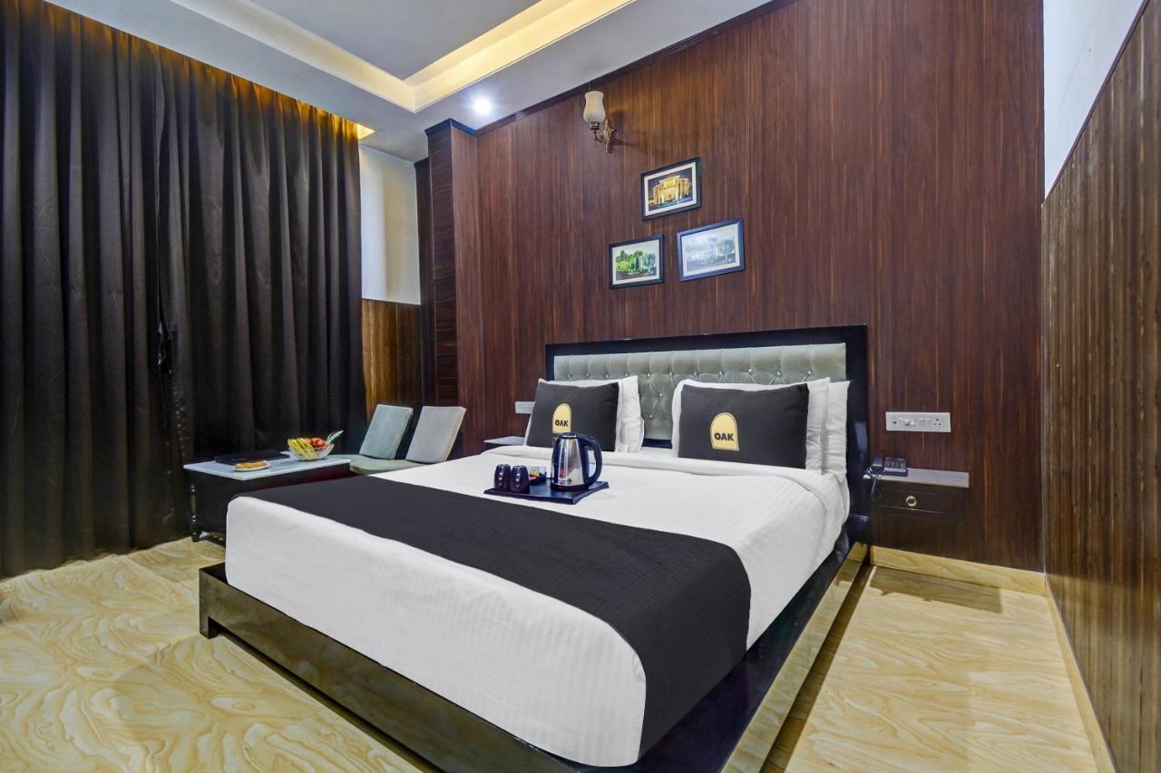 Collection O 44170 Vaishali Plaza 4*