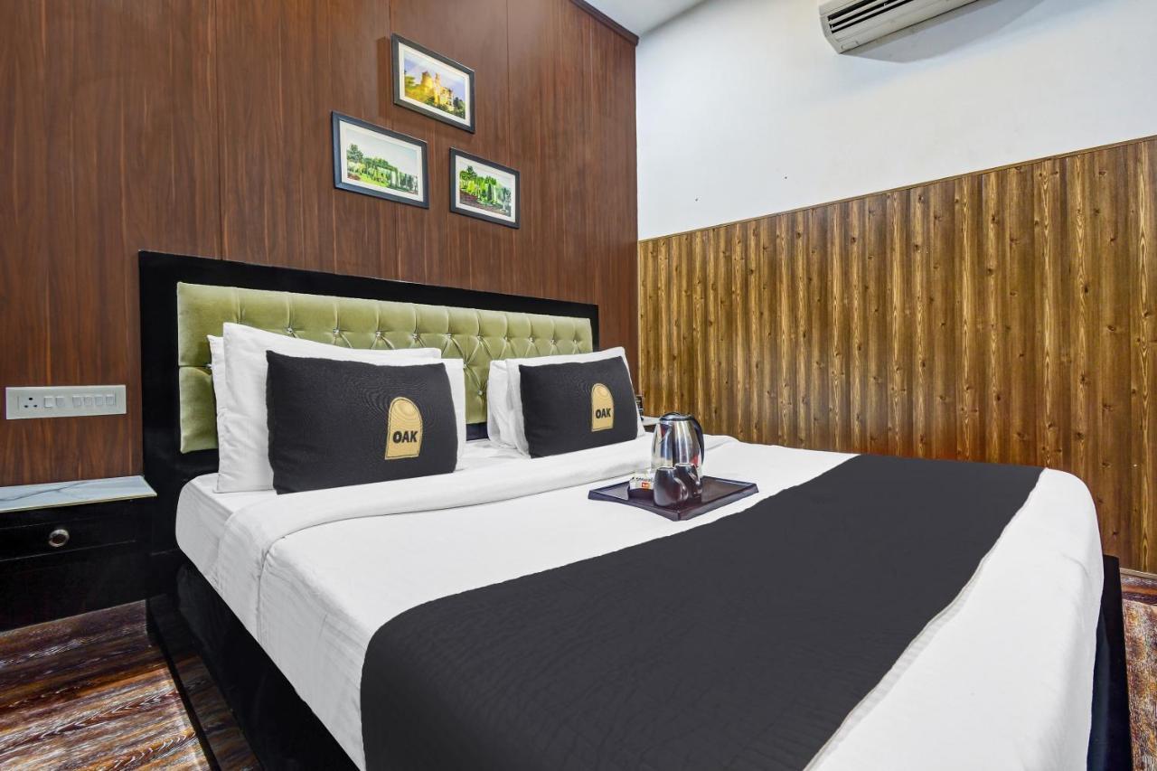Collection O 44170 Vaishali Plaza 4*