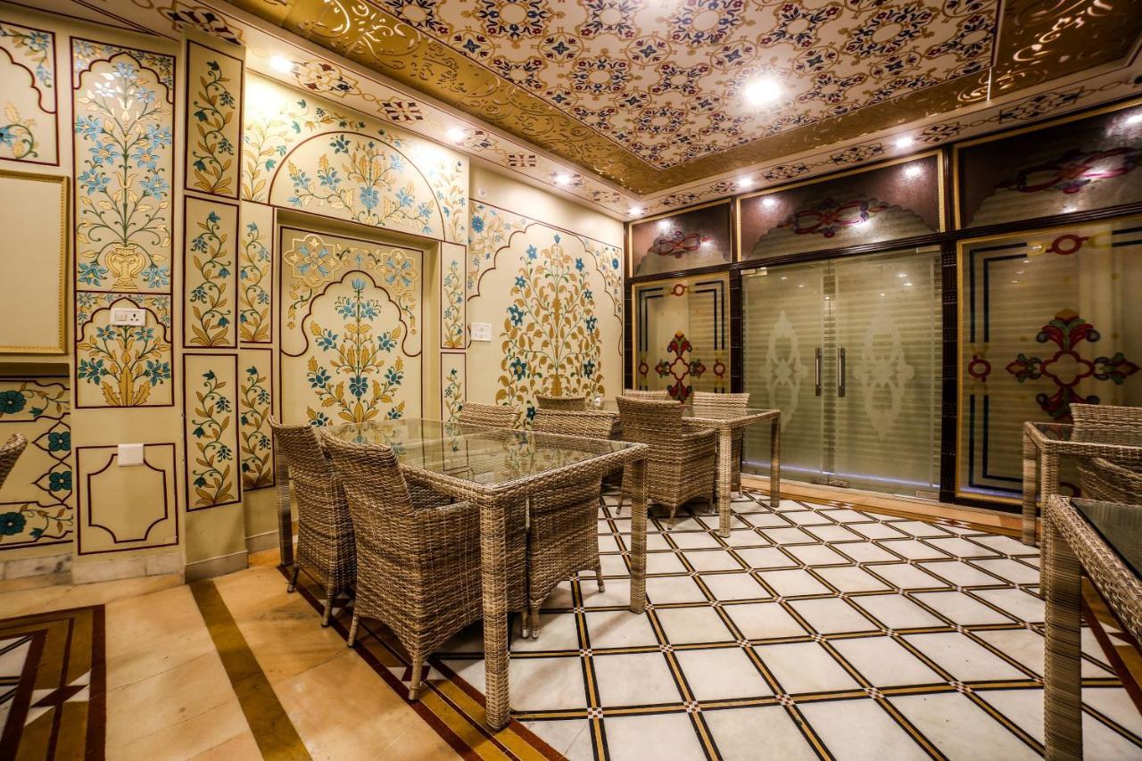 Hotel Collection O 36316 Hotel White Palace 3*