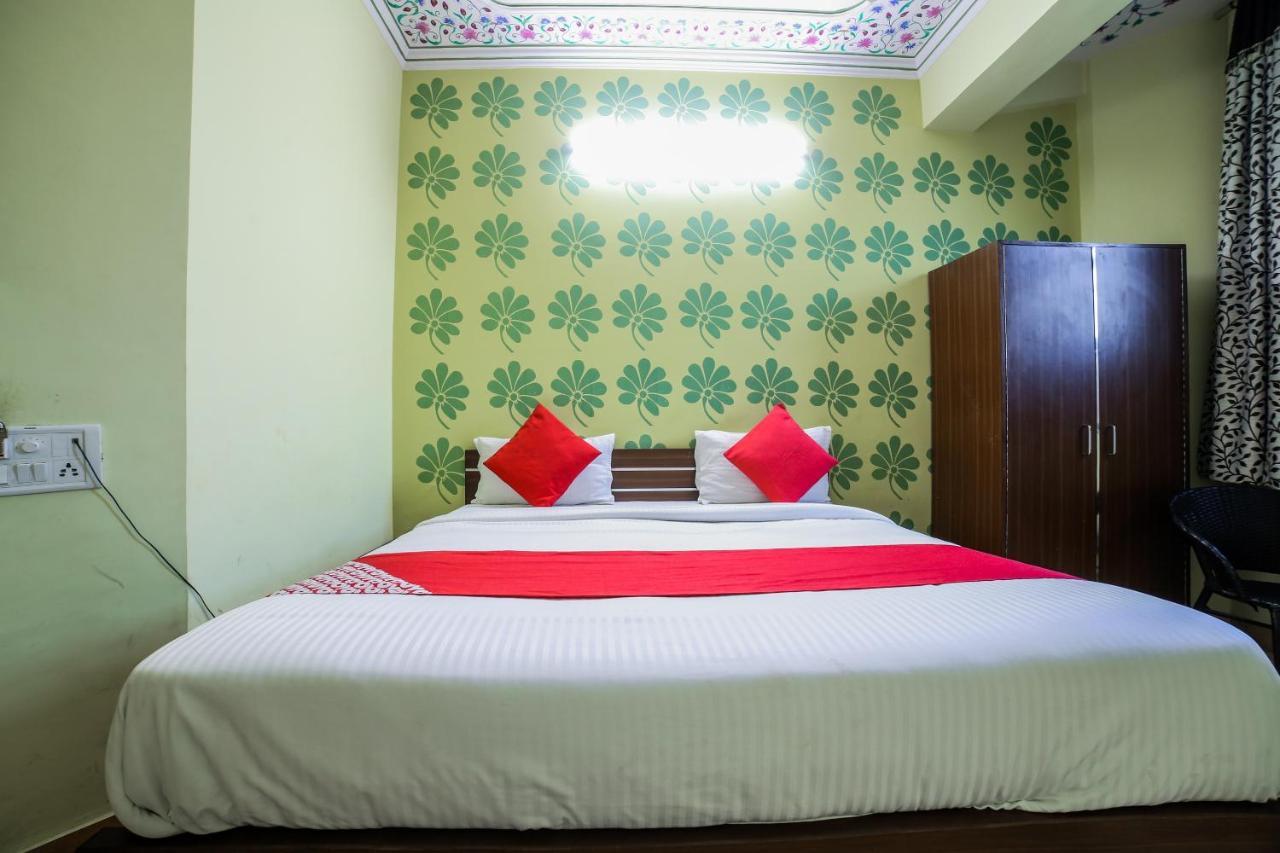Collection O 36316 Hotel White Palace Hotel