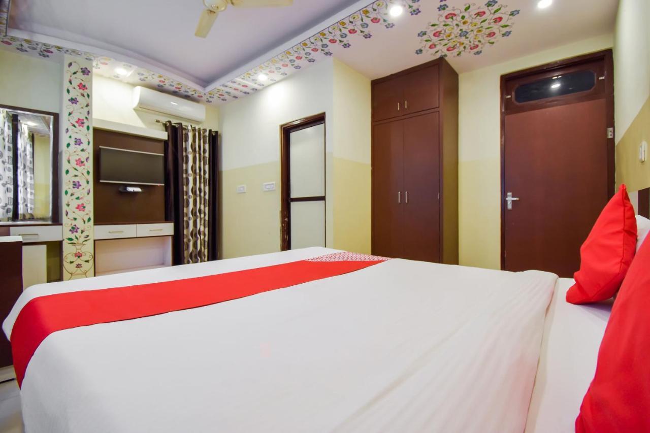 Hotel Oyo 11389 Ng Palace 3*