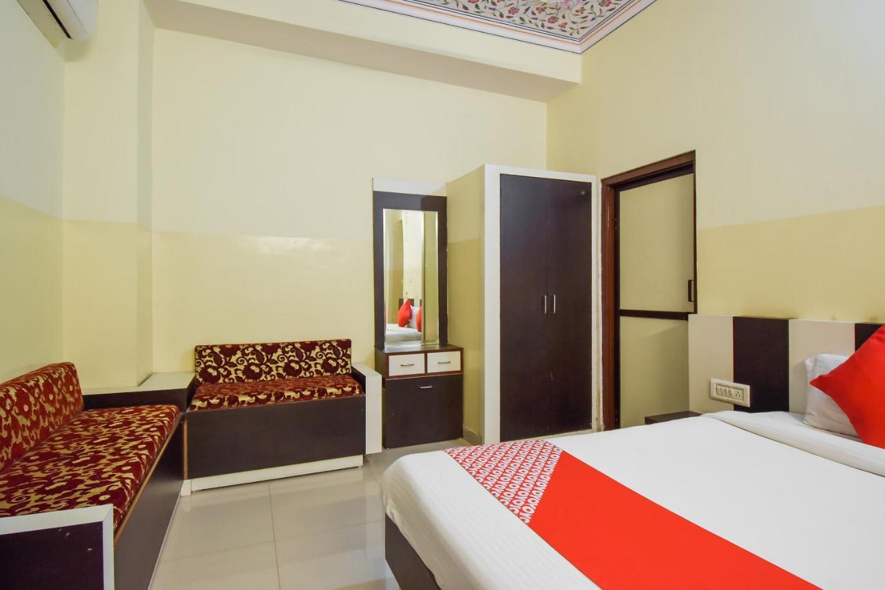 Oyo 11389 Ng Palace 3* Jaipur
