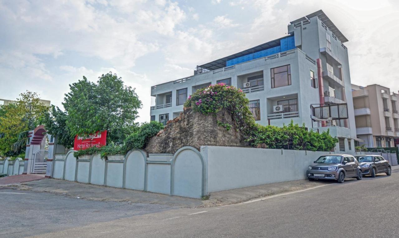 Treebo New Rockwell Vivek Vihar Hotel 3*
