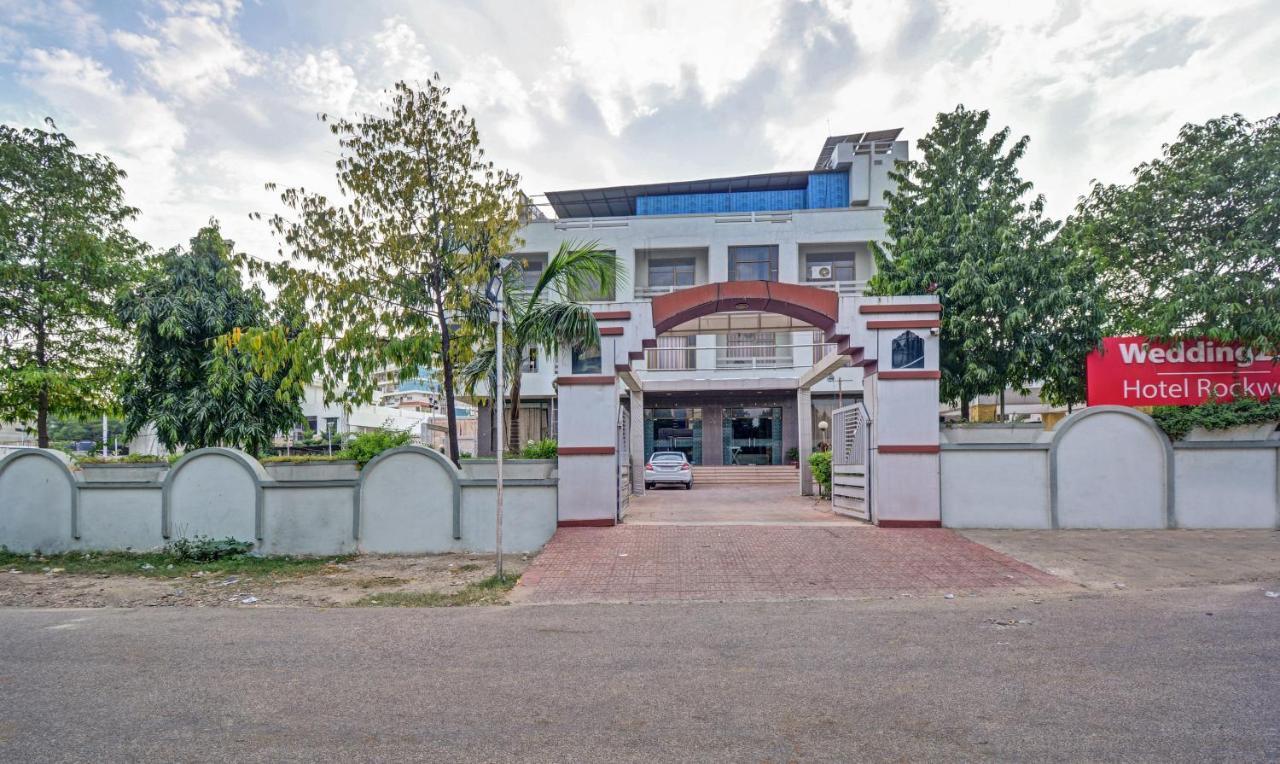 Treebo New Rockwell Vivek Vihar Hotel