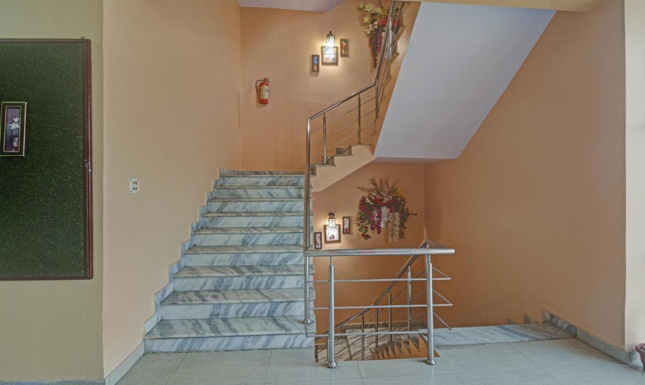 Hotel Treebo New Rockwell Vivek Vihar