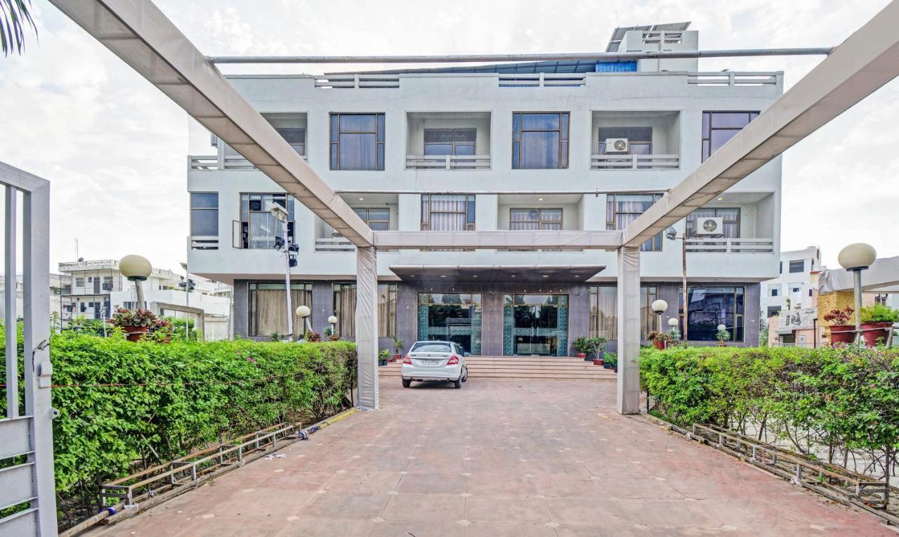 Hotel Treebo New Rockwell Vivek Vihar 3*