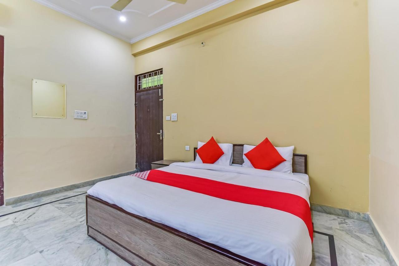 Hotel O S R 3*