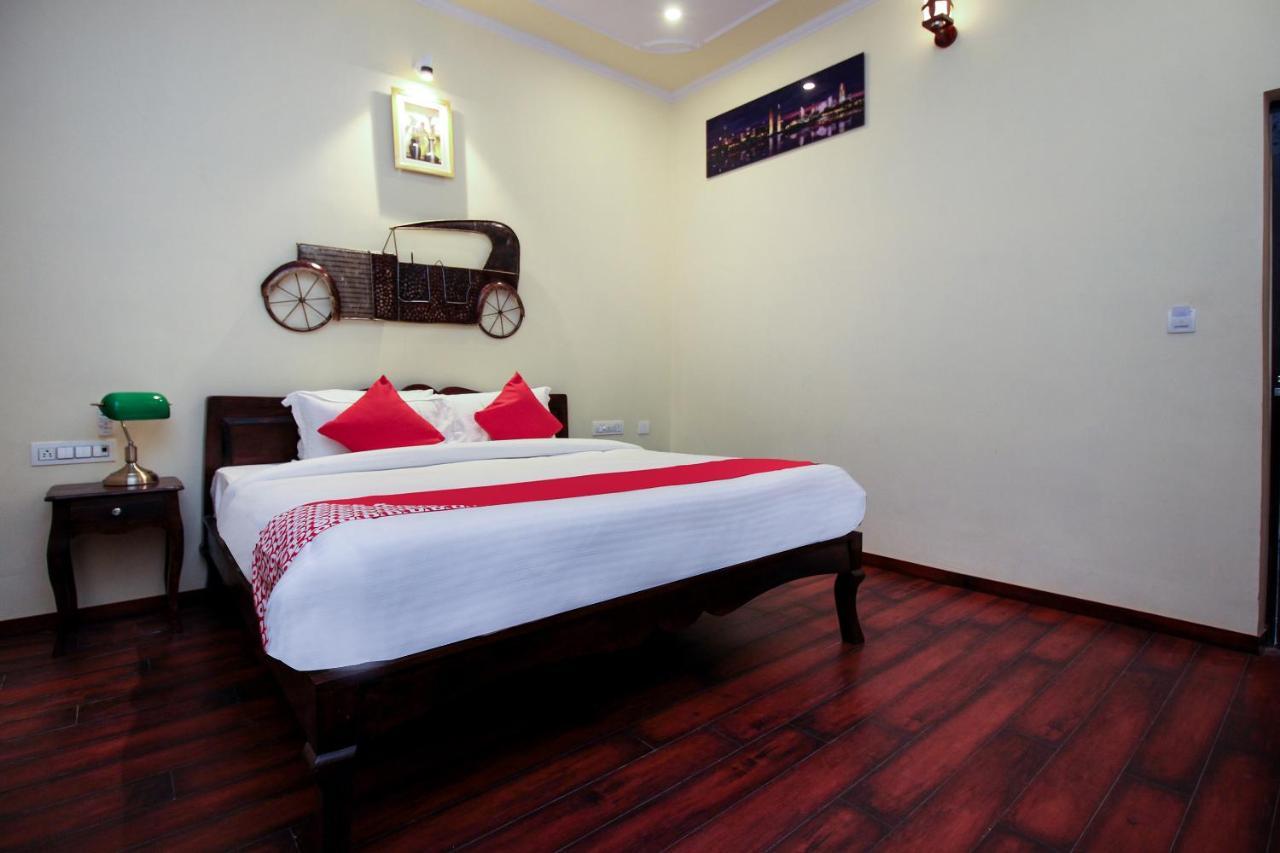 Oyo 17070 Vrindavan Hotel 3*