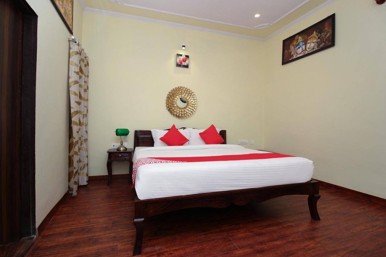 Oyo 17070 Vrindavan Hotel