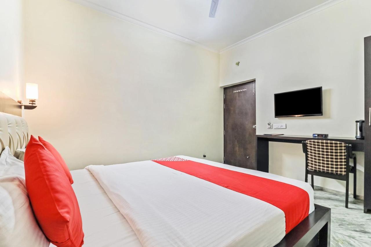 Collection O 35762 Season 4 Hotel 3*