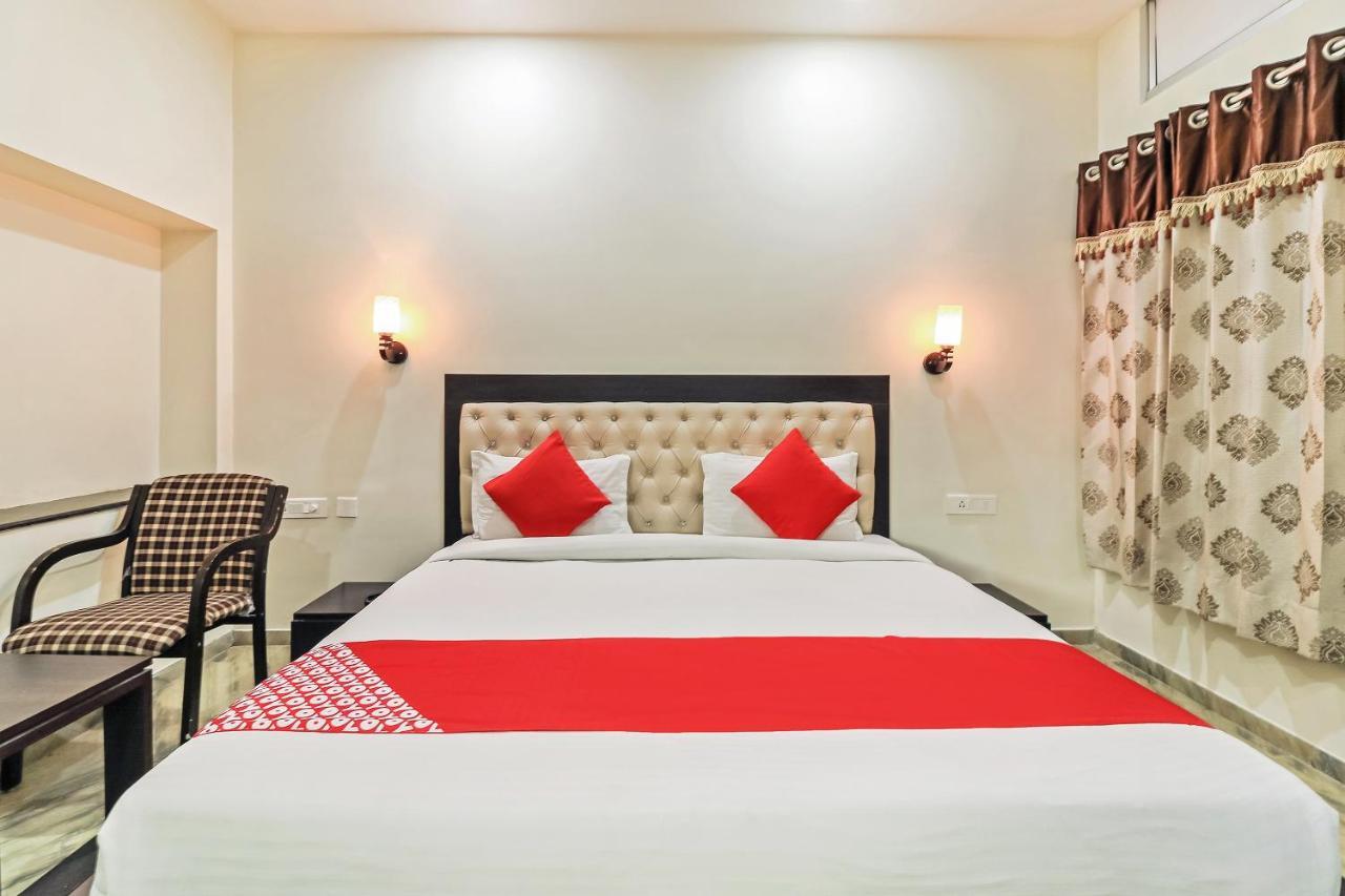 Hotel Collection O 35762 Season 4 3*