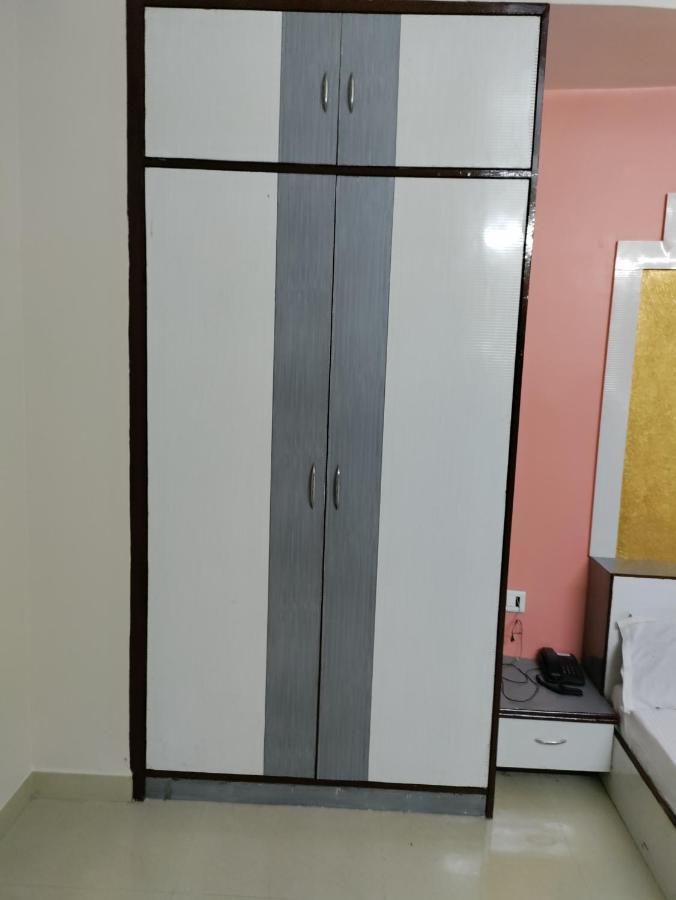 Oyo 71052 Shri Sai Paradise Hotel 3*