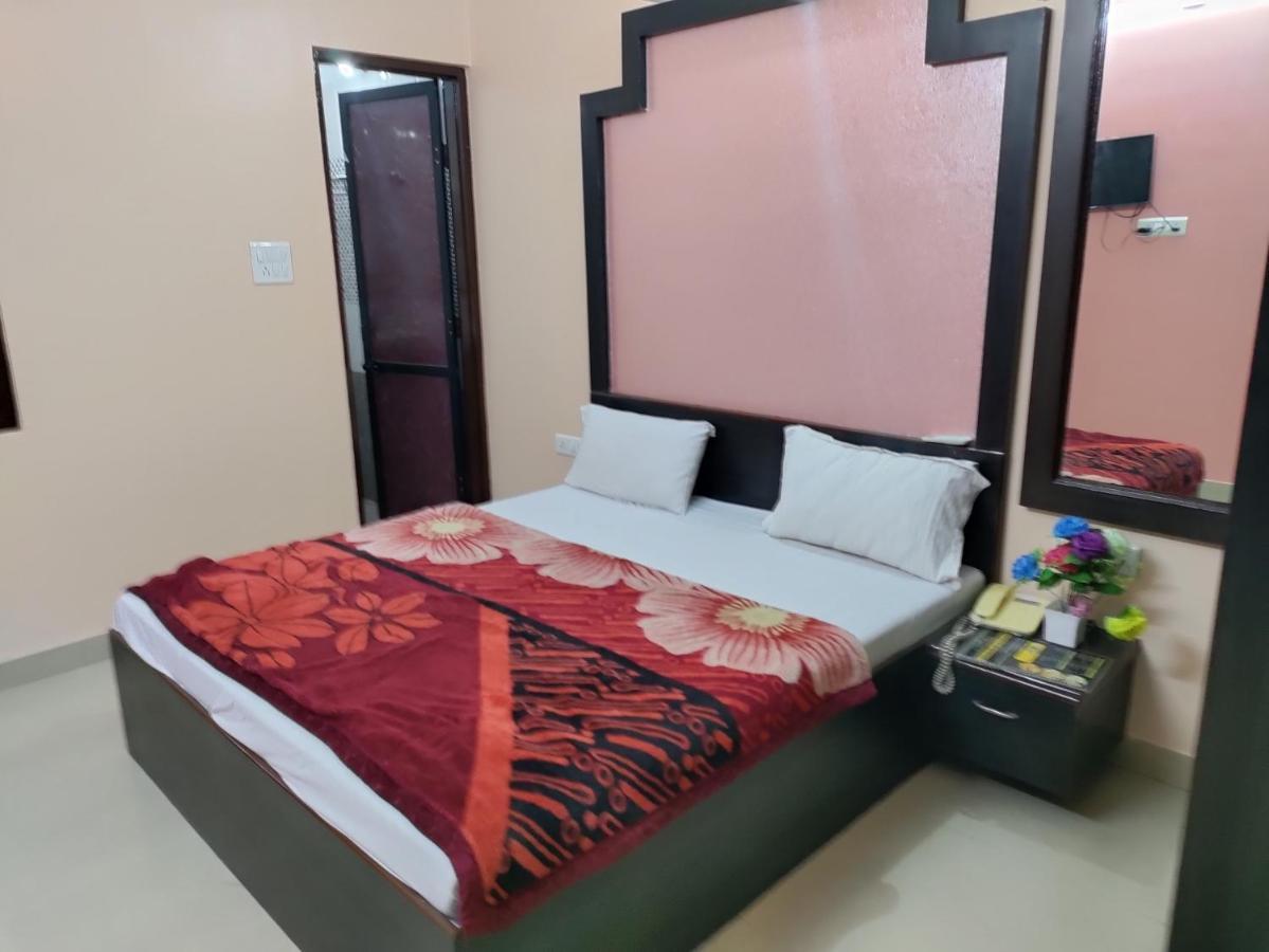 Oyo 71052 Shri Sai Paradise 3*