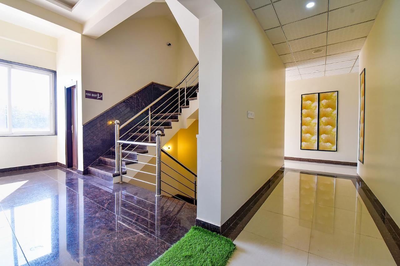 Hotel Fabhotel Prime Indra Palace