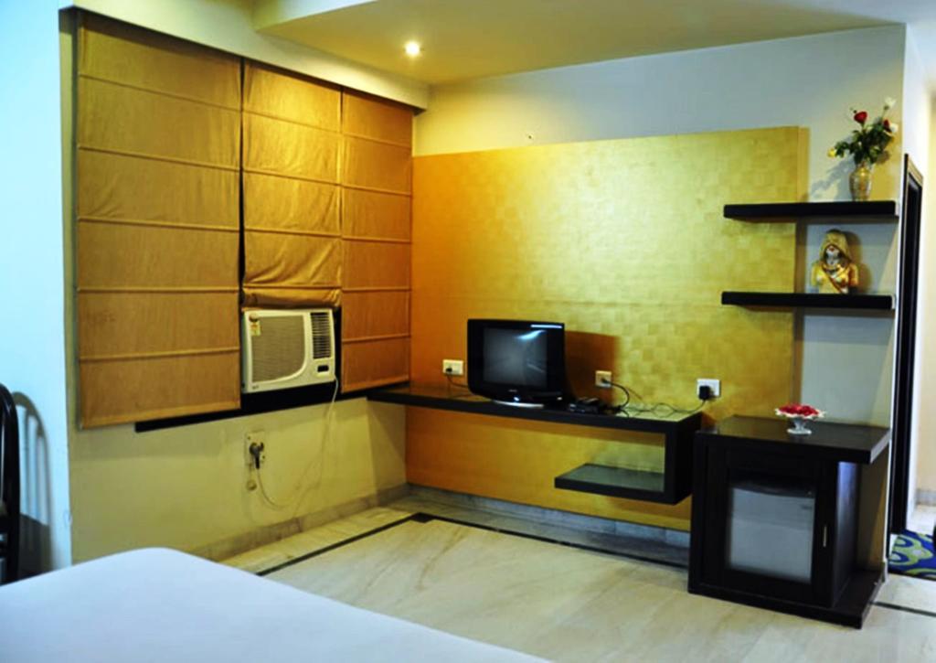 Aashish 2* Jaipur