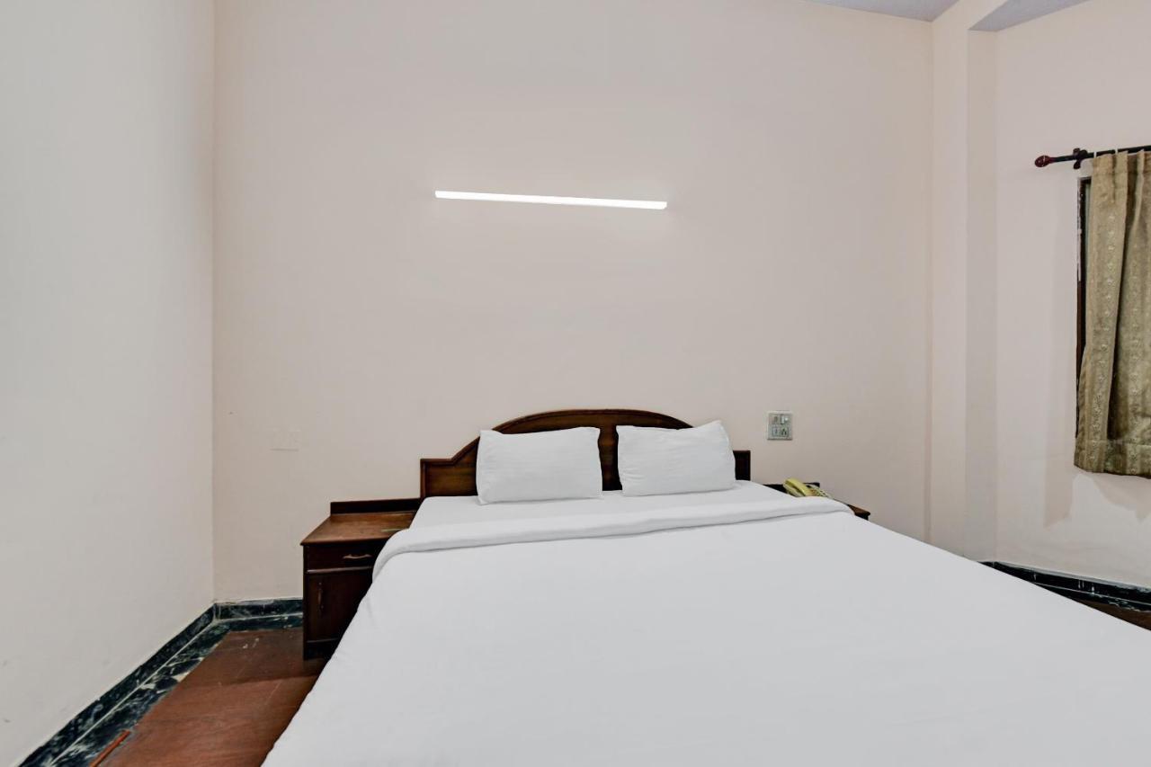 Capital O 84122 Trilok Palace Hotel *