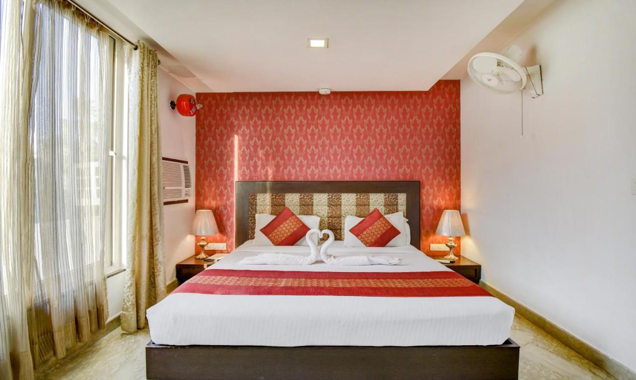Raya Hotel 3*