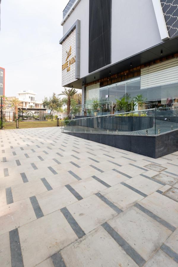 Elite Park 3*