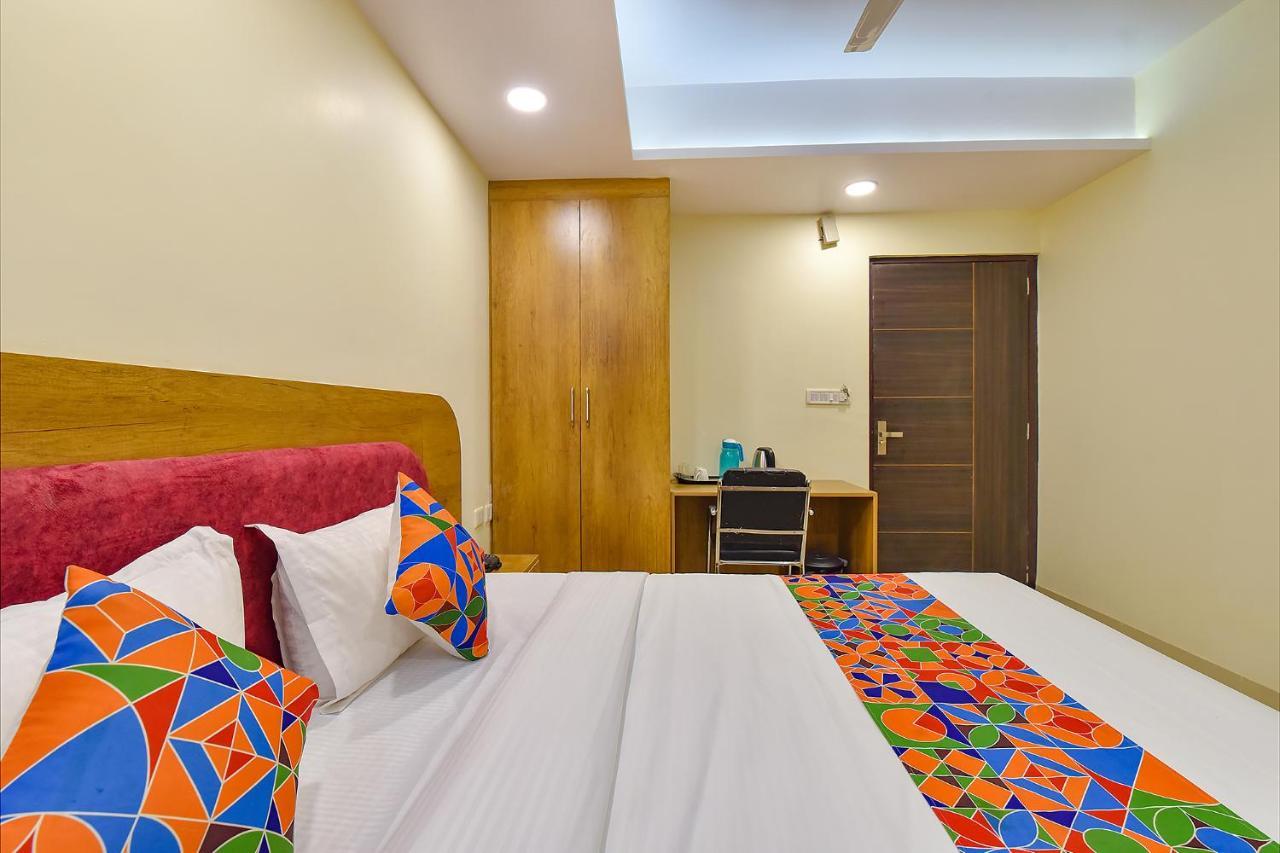 Fabhotel Pink Hotel 3*