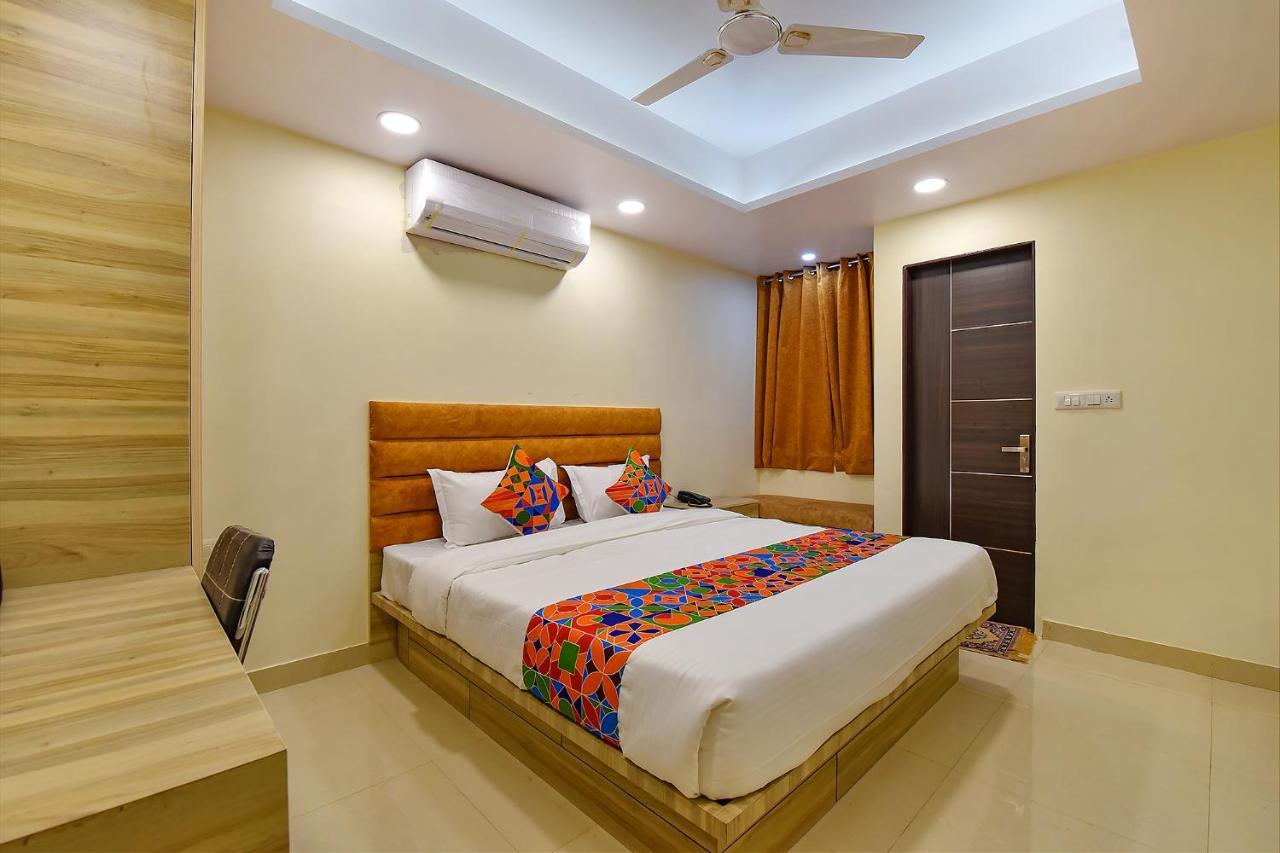 Fabhotel Pink 3*