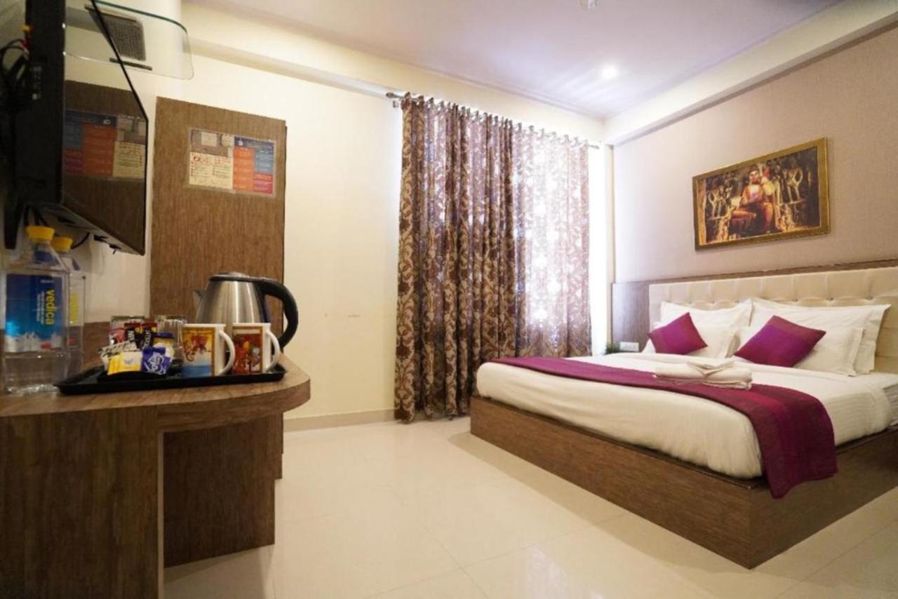 The Omaira 3*