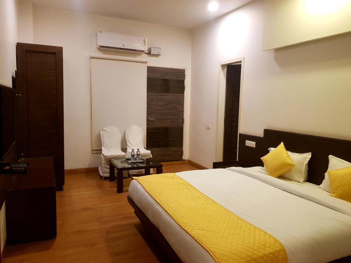 Vasudha Palace Hotel 3*