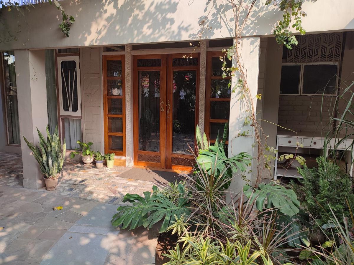Mukam, Boutique