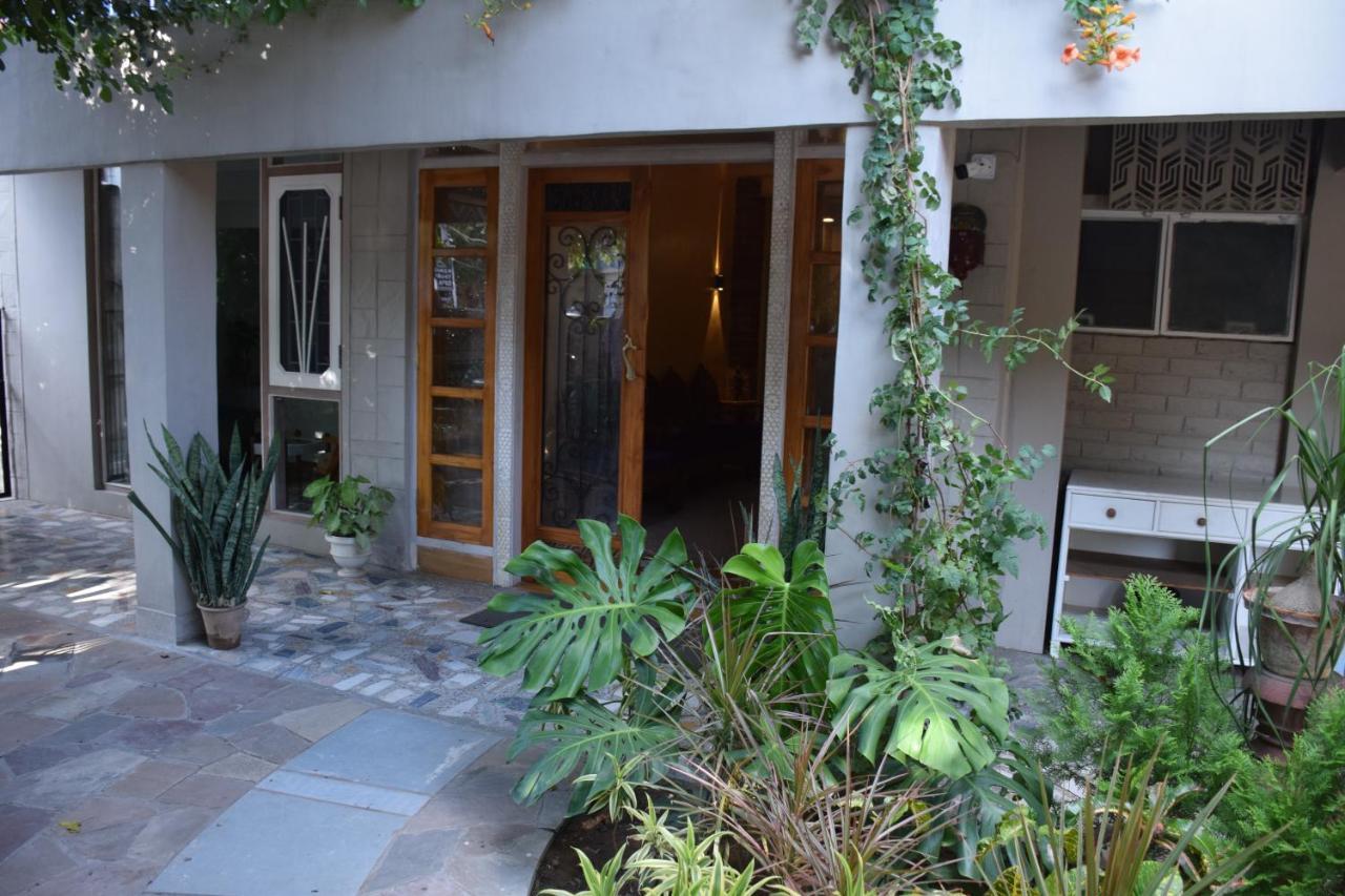 Mukam, Boutique