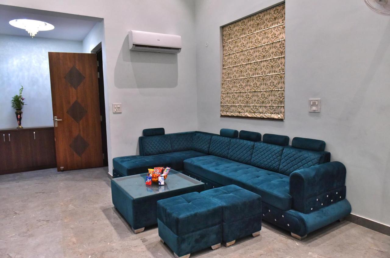 Miami - Luxury With Theater & Pool Jaipur