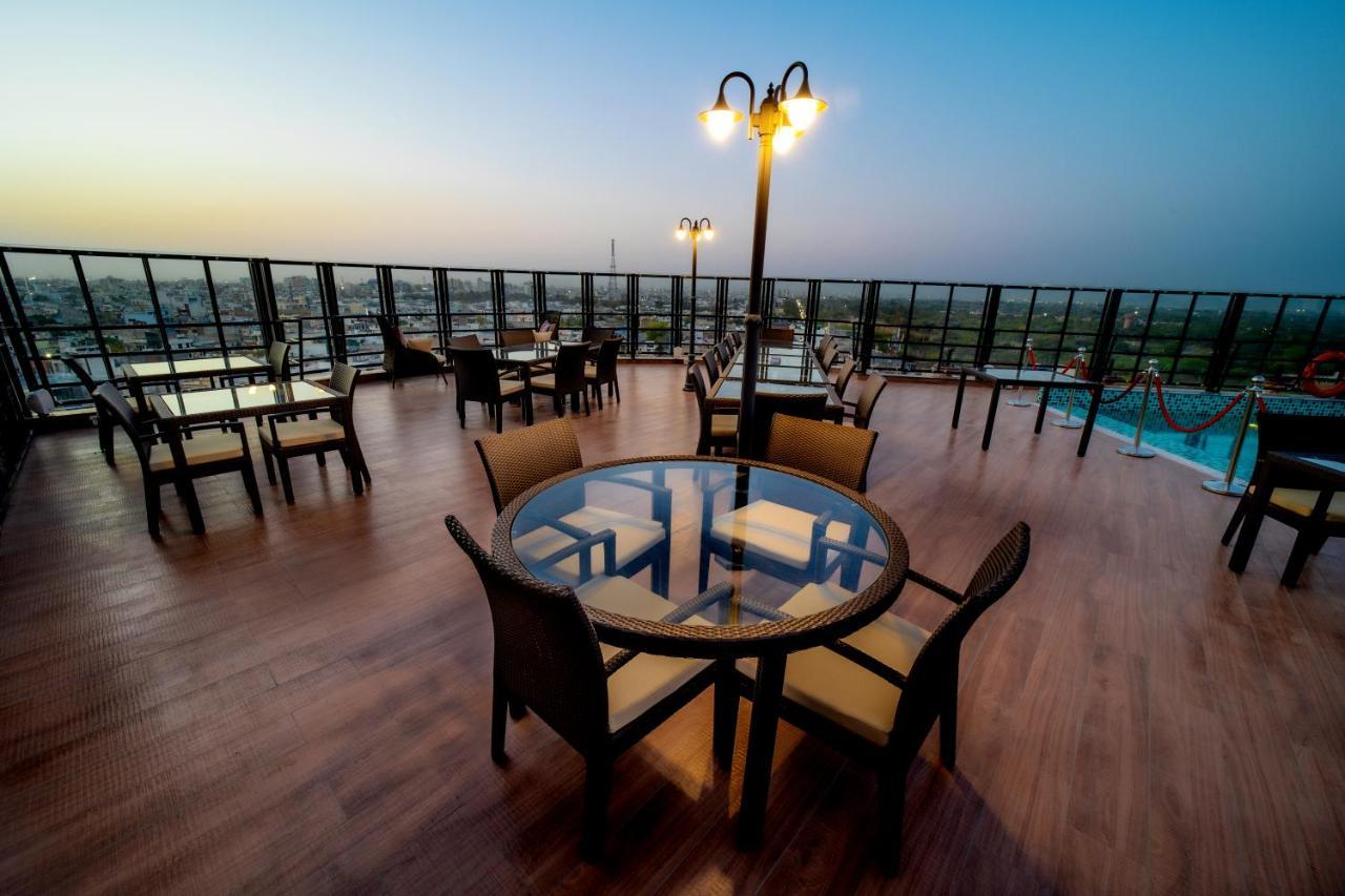 Sarovar Portico 4*