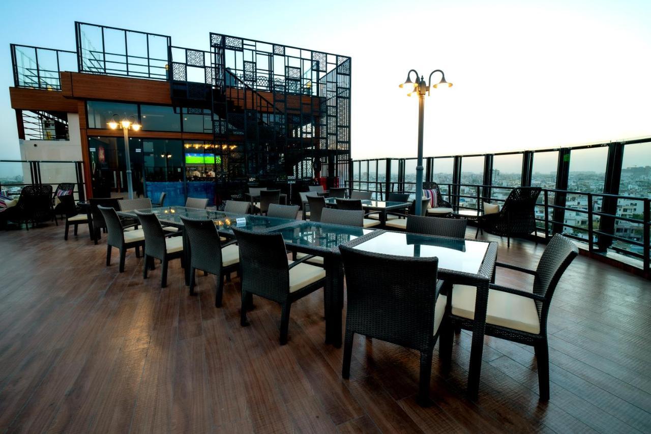 Sarovar Portico 4*