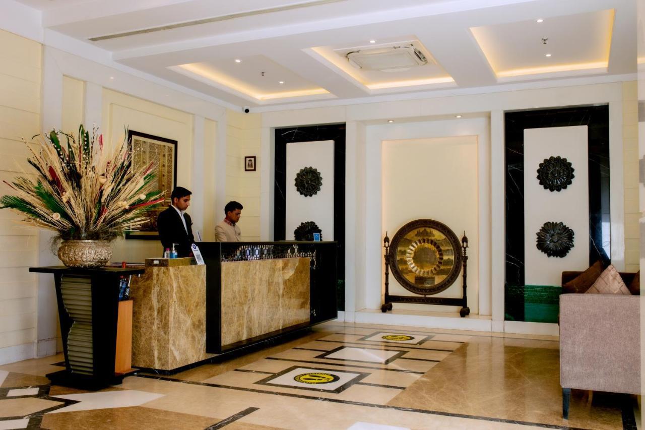Sarovar Portico 4*